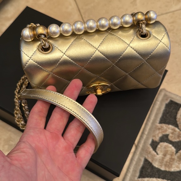 NWT CHANEL MINI QUILTED LAMBSKIN FLAP BAG WITH PEARL TOP HANDLE.  ALSO CROSSBODY - Picture 8 of 9